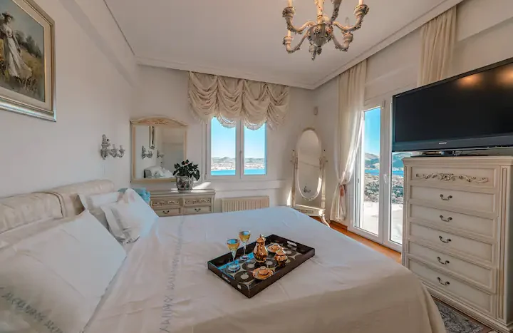 Luxury Villa for Sale in Anavyssos – Agios Nikolaos | 370m², Private Pool & 180° Sea Views