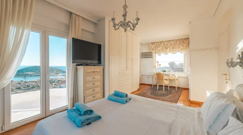 Luxury Villa for Sale in Anavyssos – Agios Nikolaos | 370m², Private Pool & 180° Sea Views