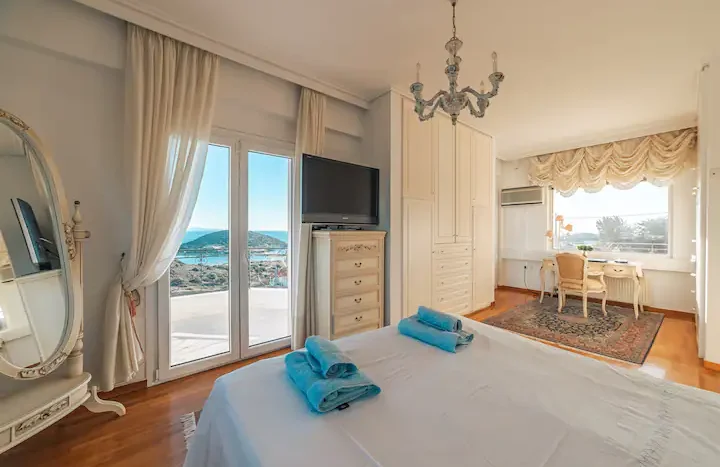 Luxury Villa for Sale in Anavyssos – Agios Nikolaos | 370m², Private Pool & 180° Sea Views
